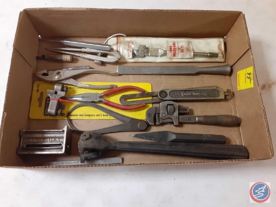 (1) Flat Assorted Tools
