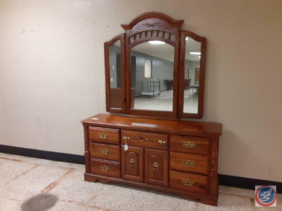 Broyhill wood dresser with 7 drawers 2 doors, Mirror with 2 sides, approx measurements are dresser