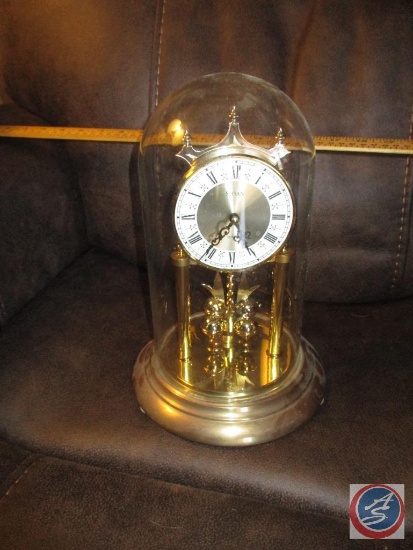 Battery operated anniversary clock Tested and works