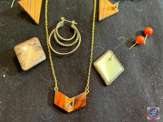 Stone necklace and earrings