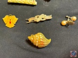Single stud pearl earrings, assorted brooches