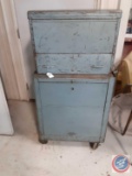 (1) vintage tool box bottom box has a key key does not work in top box. ???????Item not available