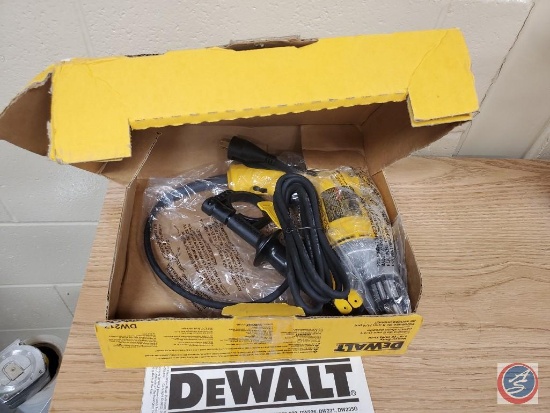 DW217 Corded DeWalt drill 1/4" VSR