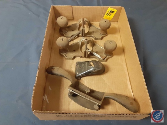 (1) Vintage Scrapper #80, (2) Vintage Router Planes......