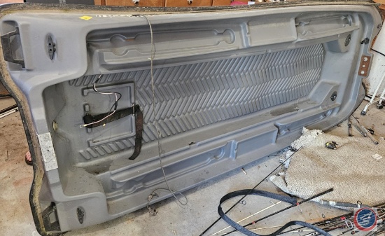 Bass Pro Shop Pong Prowler II with oars (in rough shape)