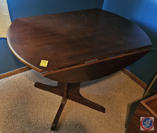Wooden table with drop down side leaves 39 x 40 x 30