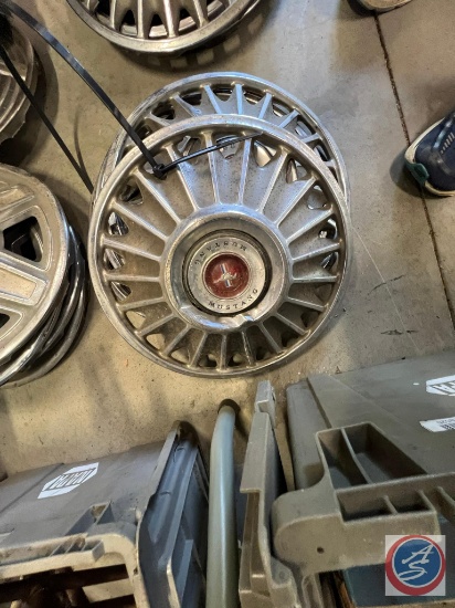 (4) sets of 4 Mustang hub caps