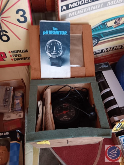 PH Monitor in wooden box, appears to have all the paperwork included.