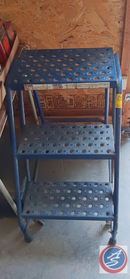 Louisville rolling steps. See photos for details.