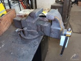 Bench Vise and Metal Work Table 71 x 48 x 34