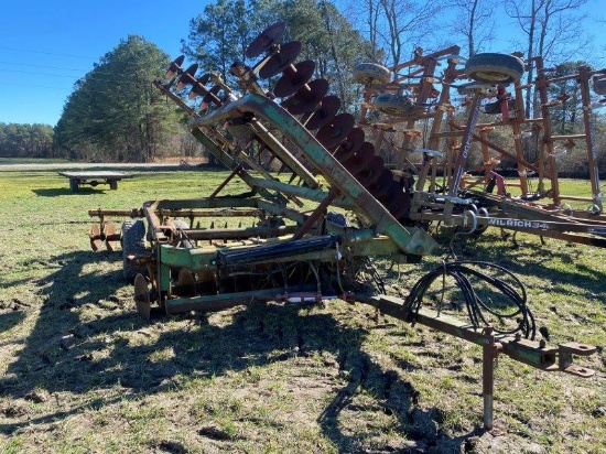 John Deere 220 48 blade center fold disc harrow