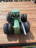 Model John Deere 8640 Tractor