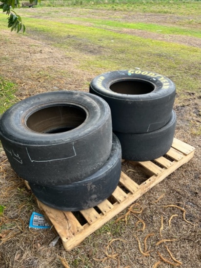 (4) racing slicks