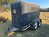 Dual axle horse trailer