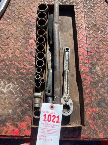 Partial socket set