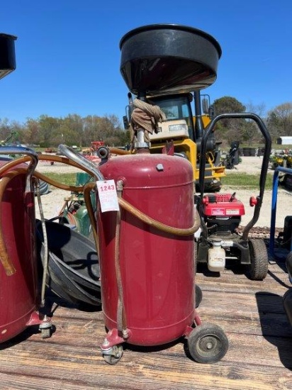 Hydraulic oil catcher