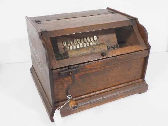 Hand-crank roller organ