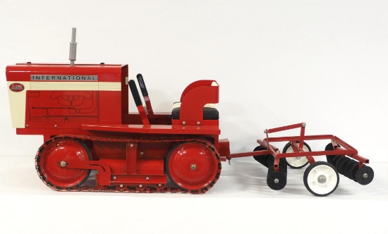 IH T-340 pedal farm crawler