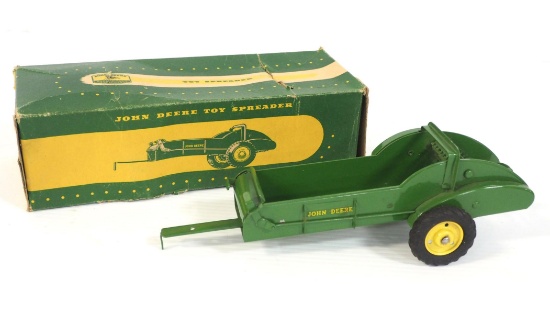 Eska John Deere manure spreader