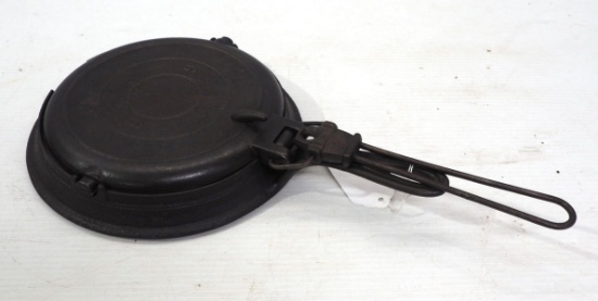 No.8-9 unmarked cast iron waffle iron