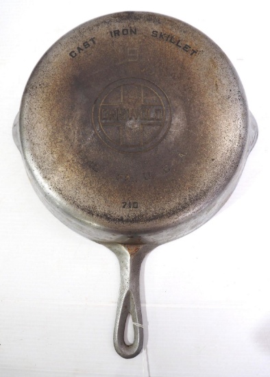Griswold No.9 cast iron skillet
