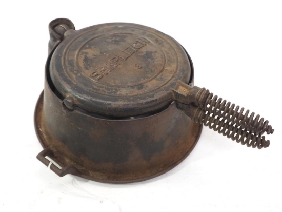 Shapleigh No.8 cast iron waffle iron