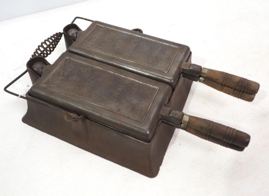Wagner cast iron Twin Waffle Iron
