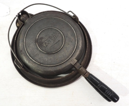 Wapak cast iron No.8 Waffle Iron