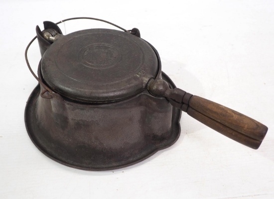 Wapak cast iron Waffle iron