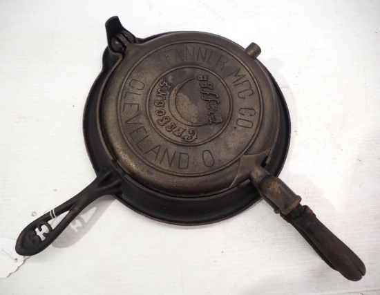 Fanner "Crescent"  No.9 Waffle Iron