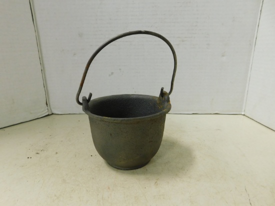 3.5" CAST IRON BAILED POT "JUMBO 5"