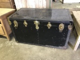 LARGE FLAT TOP STEAMER TRUNK