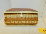 VINTAGE WICKER SEEWING BOX & CONTENTS