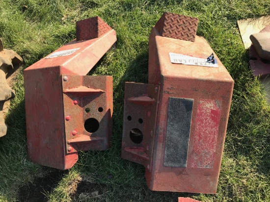 PAIR OF YEAR-A-ROUND CAB FRONT FENDERS FOR AN IH TRACTOR