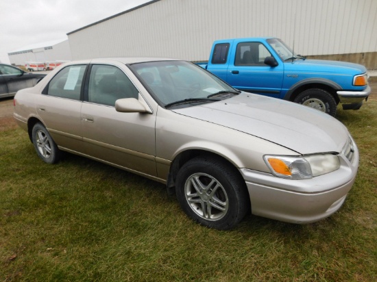 2000 TOYOTA CAMRY LE