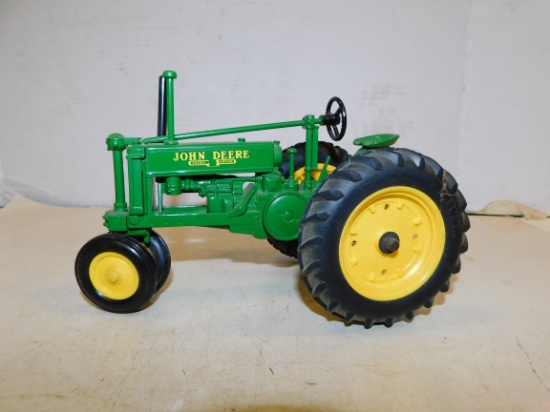 ERTL 1/16 JOHN DEERE UNSTYLED B