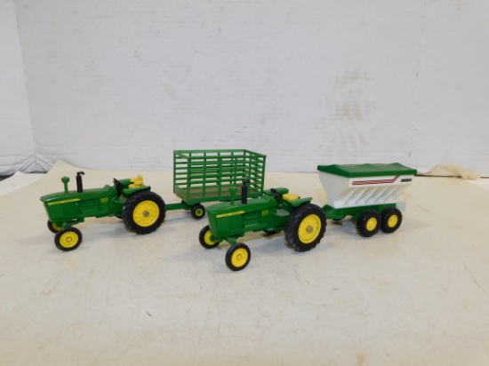 GROUP OF ERTL 1/32 JOHN DEERE TRACTORS & EQUIPMENT