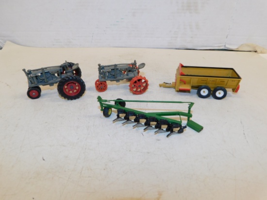 GROUP OF ERTL 1/32 & 1/64 TRACTORS & IMPLEMENTS