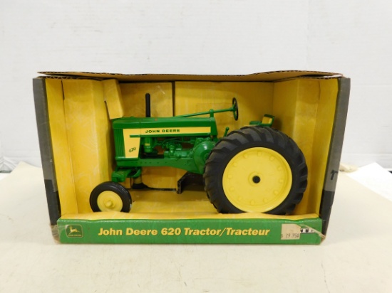 ERTL 1/16 JOHN DEERE 620 TRACTOR W/ BOX