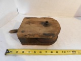 UNMARKED WOOD BARN PULLEY