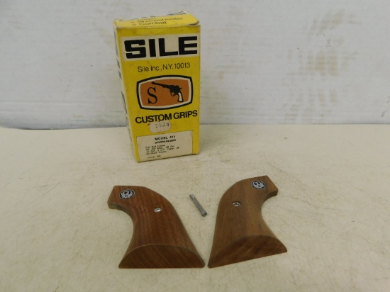 SET OF SILE MODEL 411 STURM RUGER PISTOL GRIPS W/ BOX