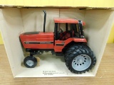 ERTL 1/16 SCALE IH 5288 TRACTOR WITH CAB