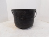 VINTAGE CAST IRON KETTLE WITH HANDLE