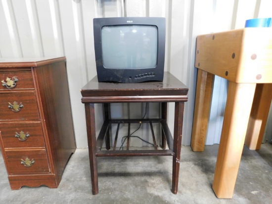 WOODEN TV STAND WITH RCA 13 "TV