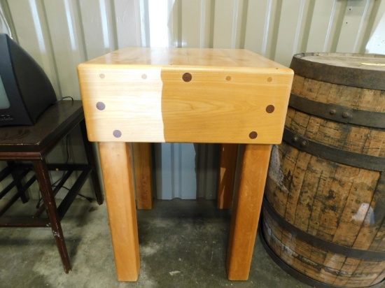 WOODEN BUTCHERS BLOCK