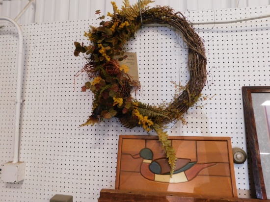 WOODEN DUCK WALL PICTURE WITH WREATH