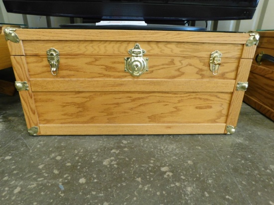 OAK FLOOR CHEST WITH GLASS TOP