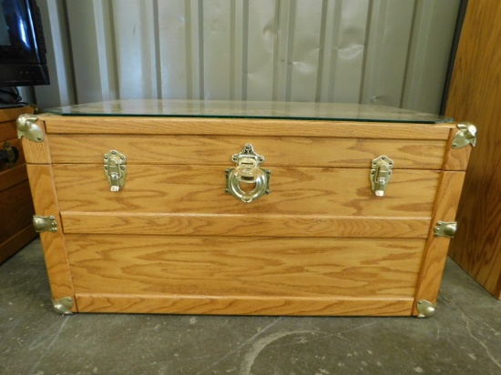 OAK FLOOR CHEST WITH GLASS TOP