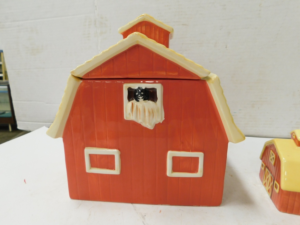 Lot Porcelain John Deere Barn Salt Pepper Shaker With Cookie Barn