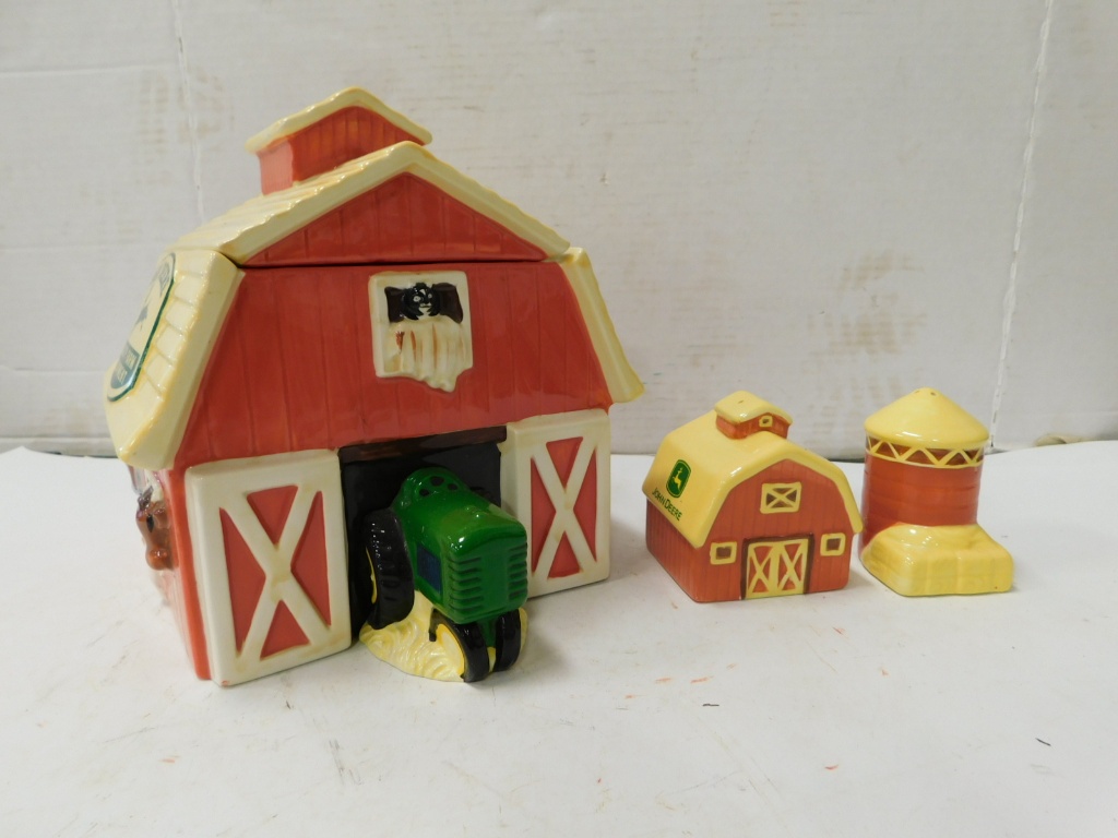 Lot Porcelain John Deere Barn Salt Pepper Shaker With Cookie Barn